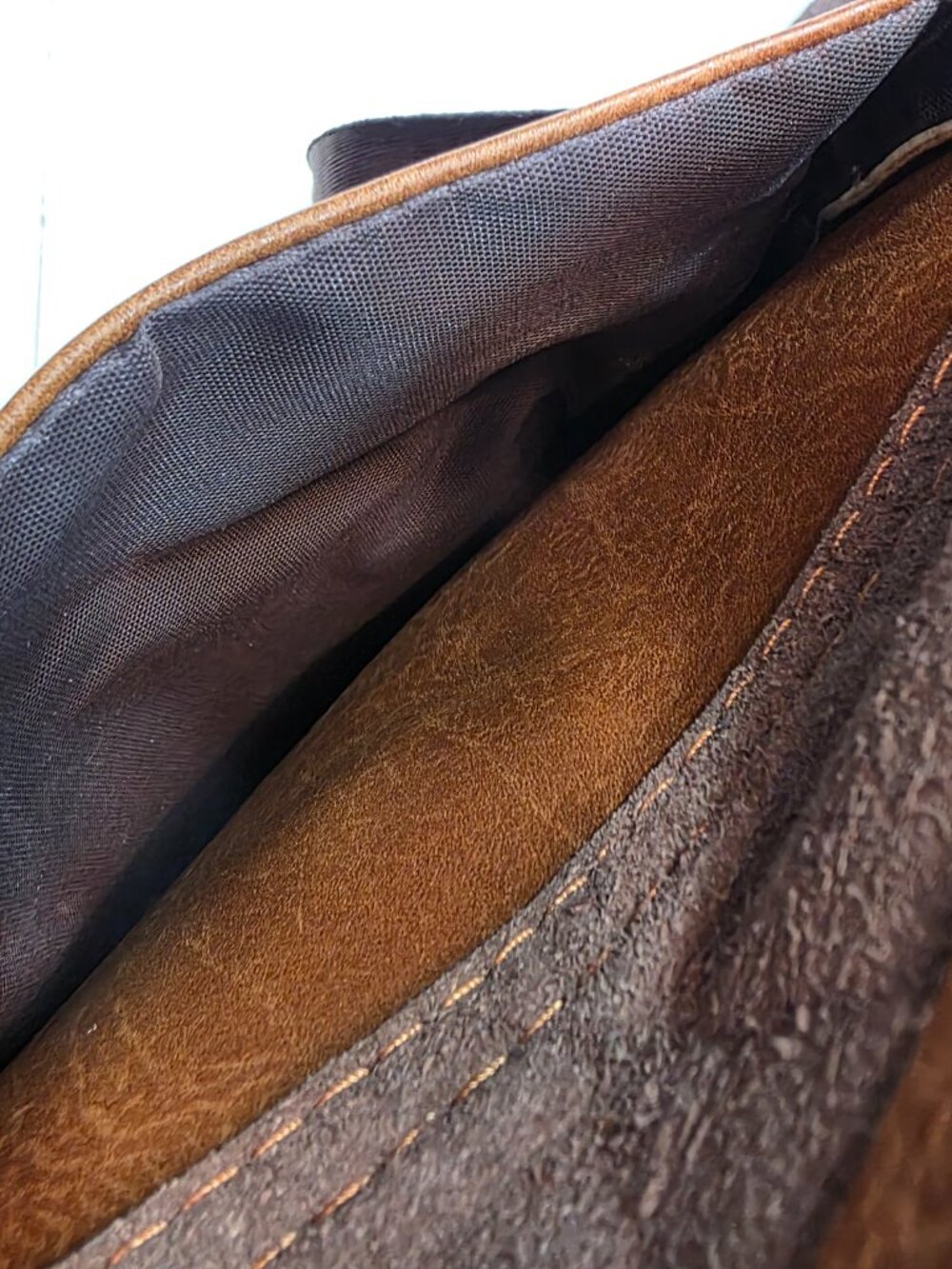 Weixler Unisex Brown Leather Crossbody Bag - Picture 6 of 10
